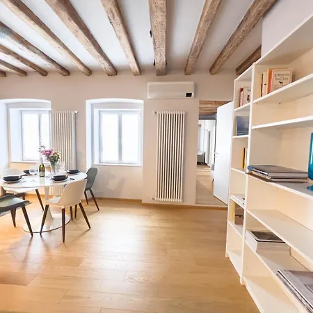 Apartman Mazzini 9 Tirabora Short Rent