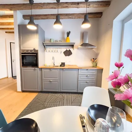 Mazzini 9 Tirabora Short Rent Apartman *