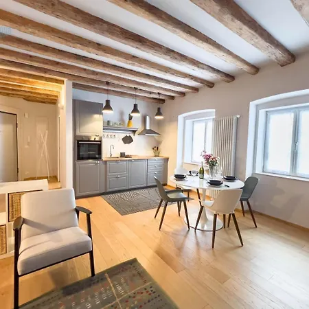 Apartman Mazzini 9 Tirabora Short Rent