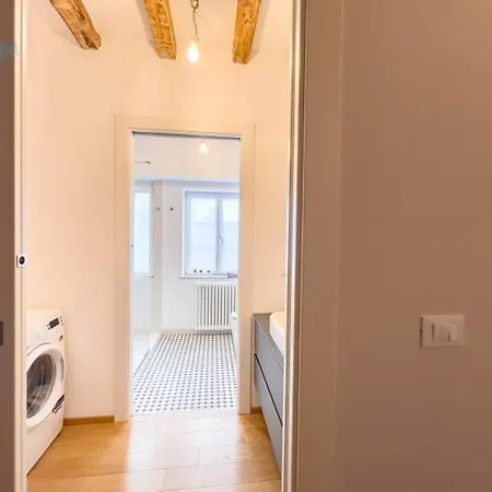 Apartman Mazzini 9 Tirabora Short Rent