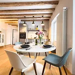 Apartment Mazzini 9 Tirabora Short Rent