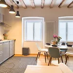 Mazzini 9 Tirabora Short Rent