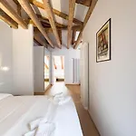 Apartment Mazzini 9 Tirabora Short Rent