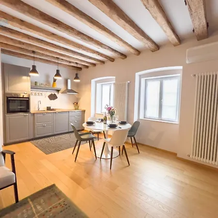 Daire Mazzini 9 Tirabora Short Rent Trieste