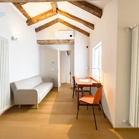 Mazzini 9 Tirabora Short Rent Trieste